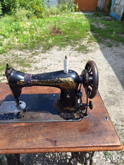 Швейная машинка zinger