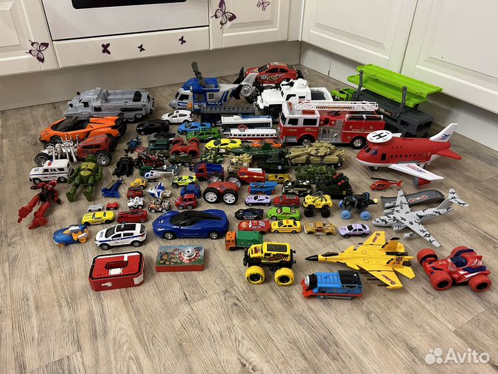 Машинки для мальчика пакетом