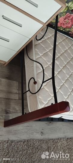 Кровать с матрасом