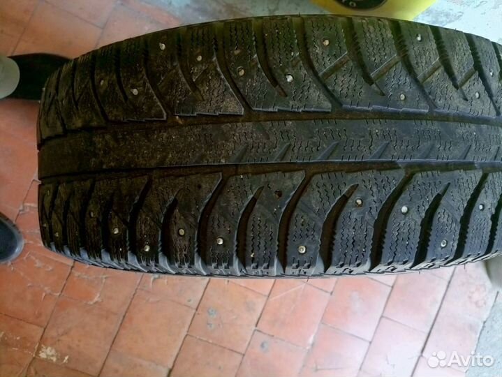 Bridgestone Ice Cruiser 7000S 215/65 R16