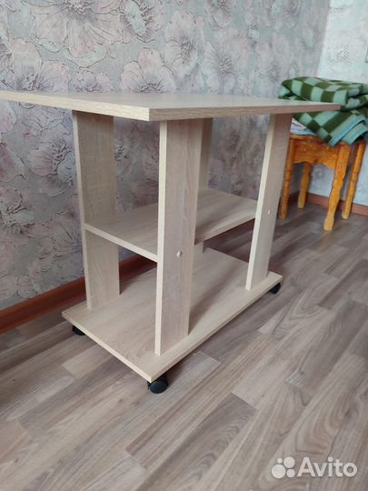 Столик журнальный на колесиках