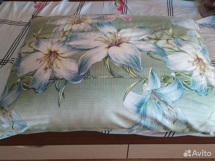 Подушка двойная 95/70 новаят,торг уместен