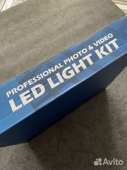 Видеосвет LED U-800 + усиленный штатив