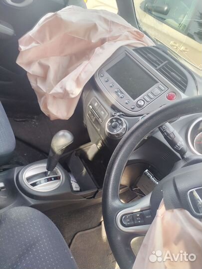 Запчасти на honda fit