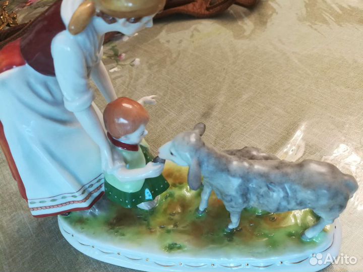 Статуэтка фарфор Европа