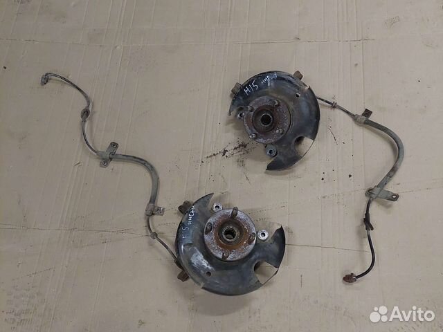 Кулак поворотный правый левый Ниссан Альмера н15