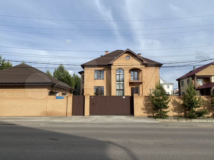 Коттедж 380 м² на участке 15 сот.