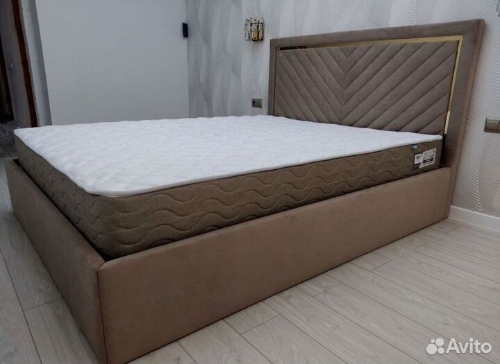 Кровать с подъемным механизмом