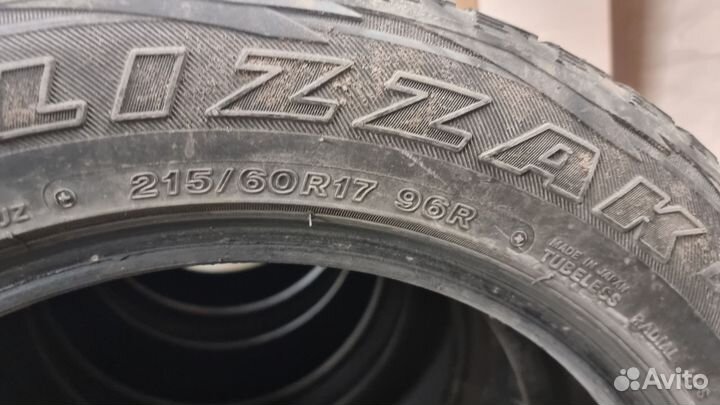 Bridgestone Blizzak DM-V1 215/60 R17 96R