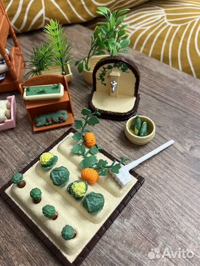 Sylvanian families зайцы, бурундук, мебель, огород