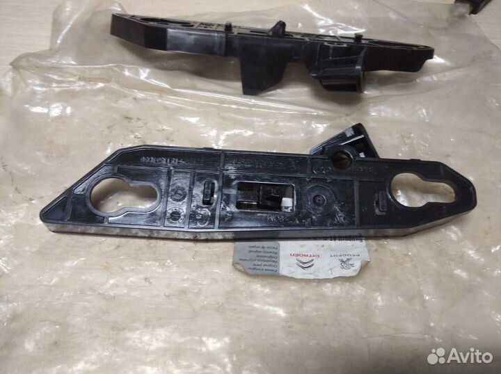 Кронштейн переднего бампера Peugeot 308