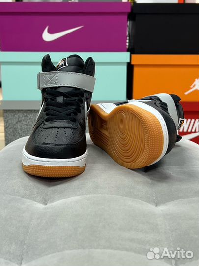 Кроссовки Nike Air Force 1 High LV8 4