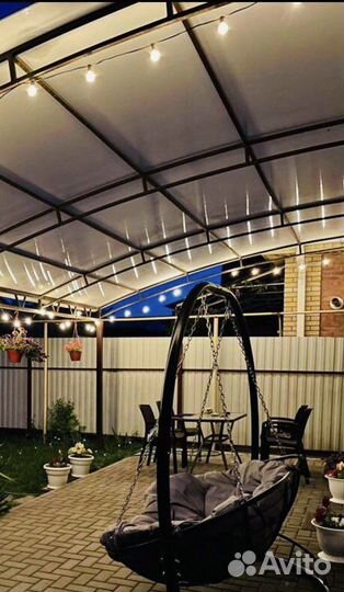 Качели под навесом