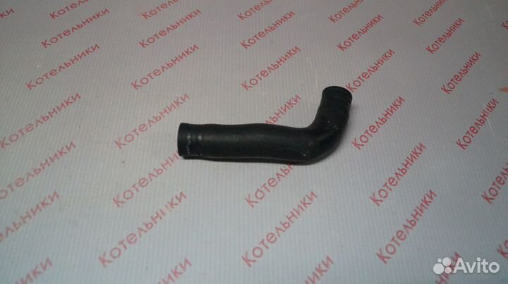 Nissan 14055-7J500 Патрубок водяной