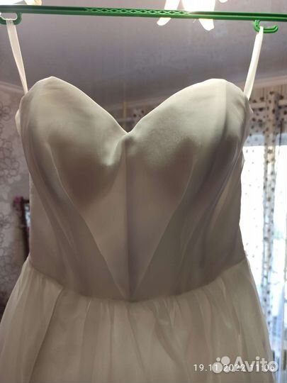 Свадебное платье со шлейфом