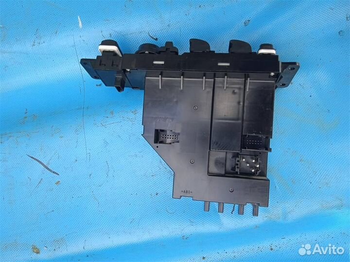 Блок управления стеклоподъемниками Land Rover RAN