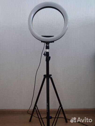 Кольцевая лампа 33 см со штативом