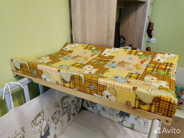 Переносная пеленальная доска на кроватку