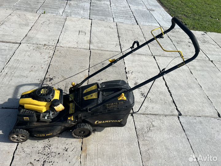 Газонокосилка бензиновая бу Champion