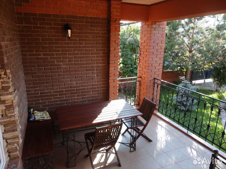 Стол со скамейками