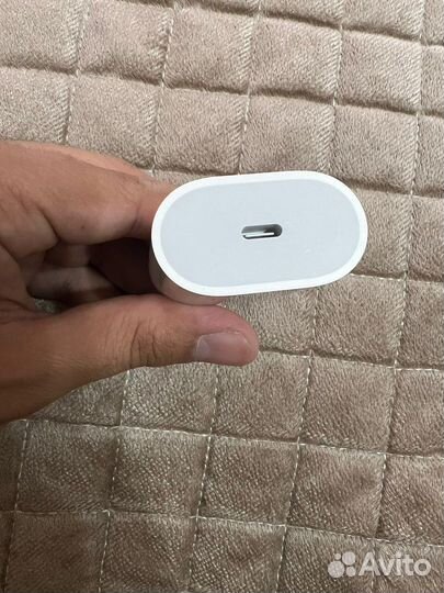 Зарядное устройство на iPhone