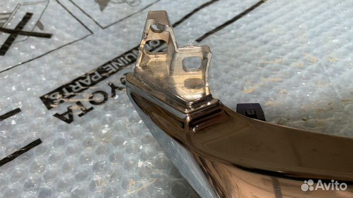 Молдинг решетки радиатора Lexus Rx4 2019