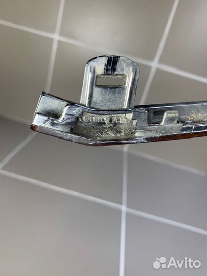 Накладка решетки радиатора Toyota Land Cruiser