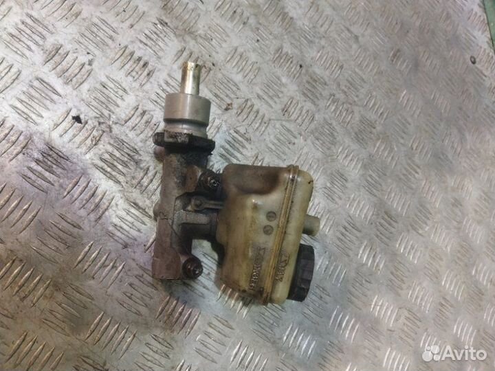 Главный тормозной цилиндр Peugeot 406 седан 1.8