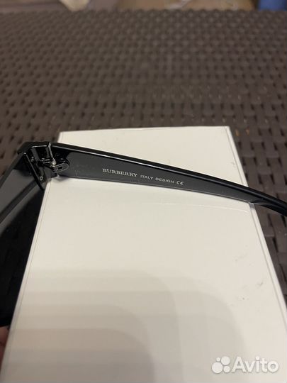 Солнцезащитные очки Burberry