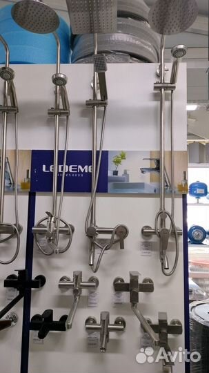 Душевые стойки и смесители