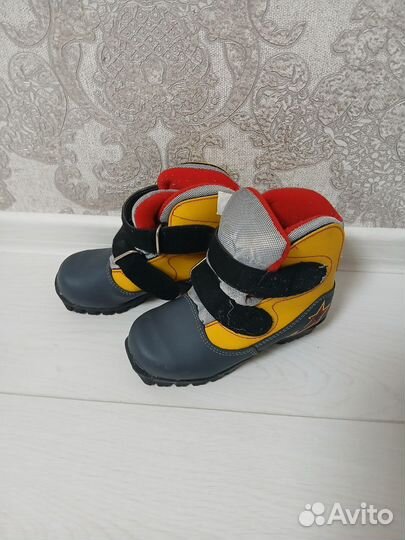 Детские ботинки для беговых лыж