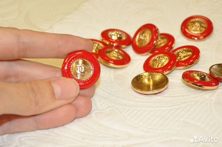 Пуговицы красные 24 мм 