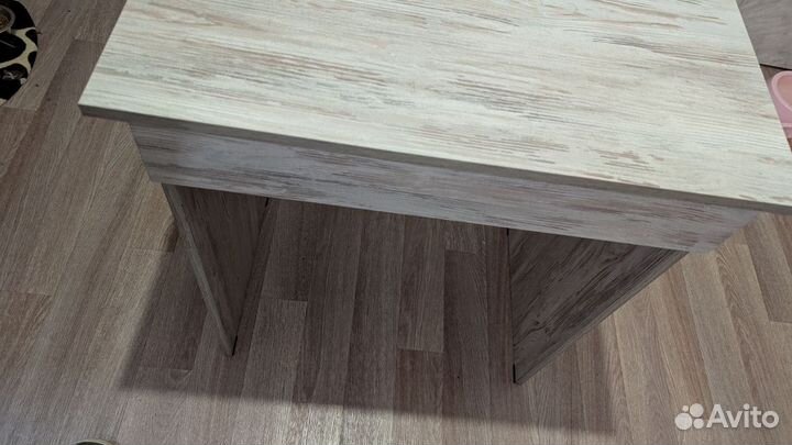 Письменный стол для работы