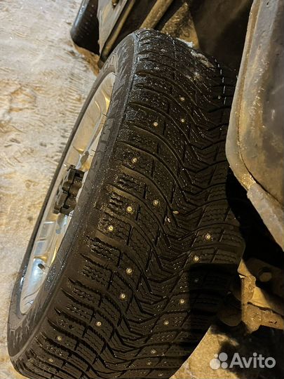 Michelin X-Ice North 3 235/50 R18 104T