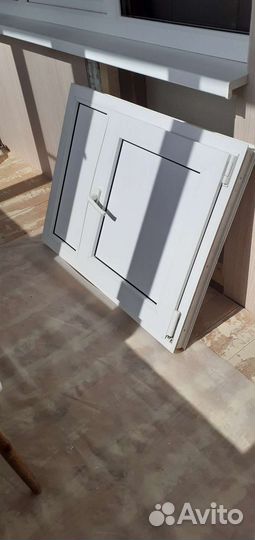 Пластиковая рама с дверью под холодильный шкаф