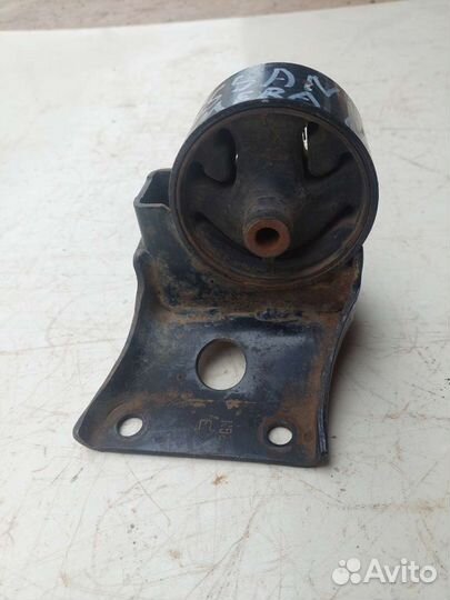 Подушка кпп на Ниссан Алмера н16