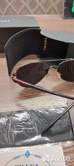 Солнцезащитные очки prada
