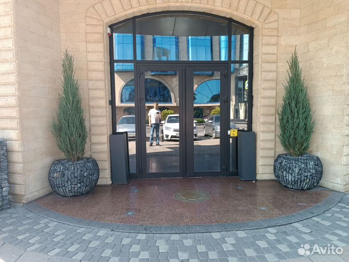 Уличные вазоны