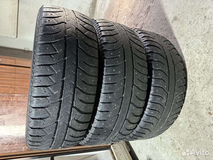 Bridgestone Ice Cruiser 7000 215/60 R16