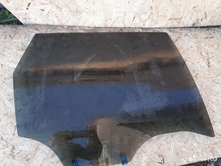 Стекло заднее левое nissan wingroad