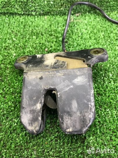 Замок багажника Audi A8 Quattro D2 ABZ 1998