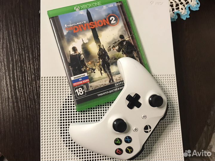 Xbox ONE S с гейпадом