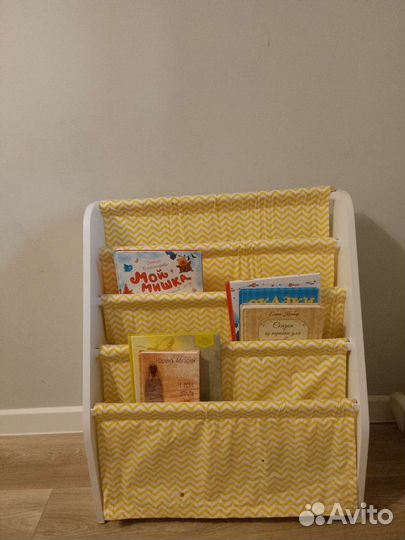 Книжная полка по монтессори