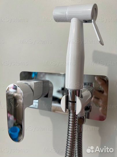 Комплект душевая система и гигиенический душ белый