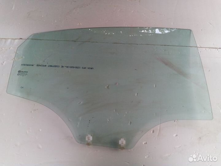 Стекло двери задней правой Kia Rio 3 седан