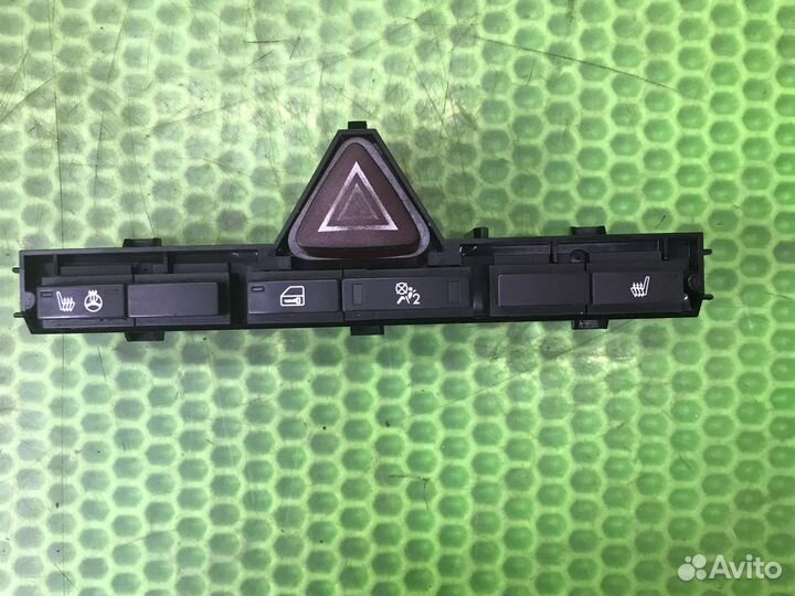 Кнопка аварийной сигнализации Opel Corsa D