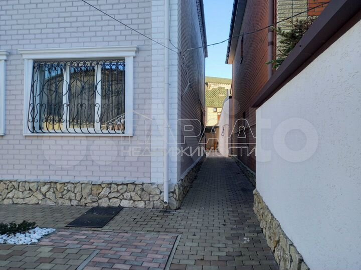 Дом 215,6 м² на участке 4,6 сот.