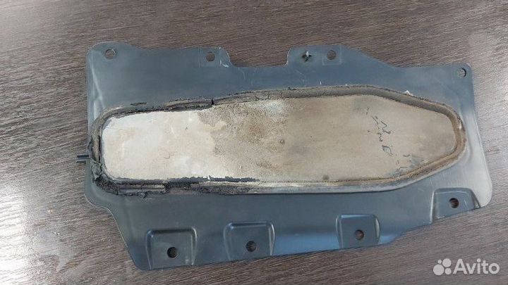 Накладка багажника левая Volkswagen Touareg 1 4.2