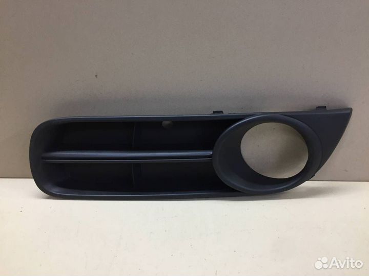 Рамка противотуманной фары левой Skoda Fabia 5J 20