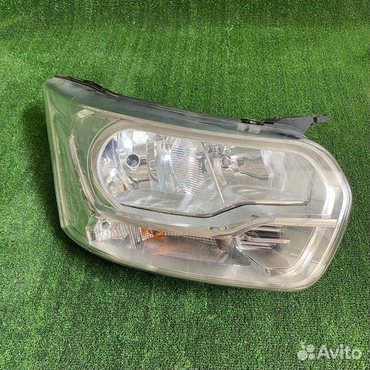 Фара правая на Ford Transit 8 2015 года